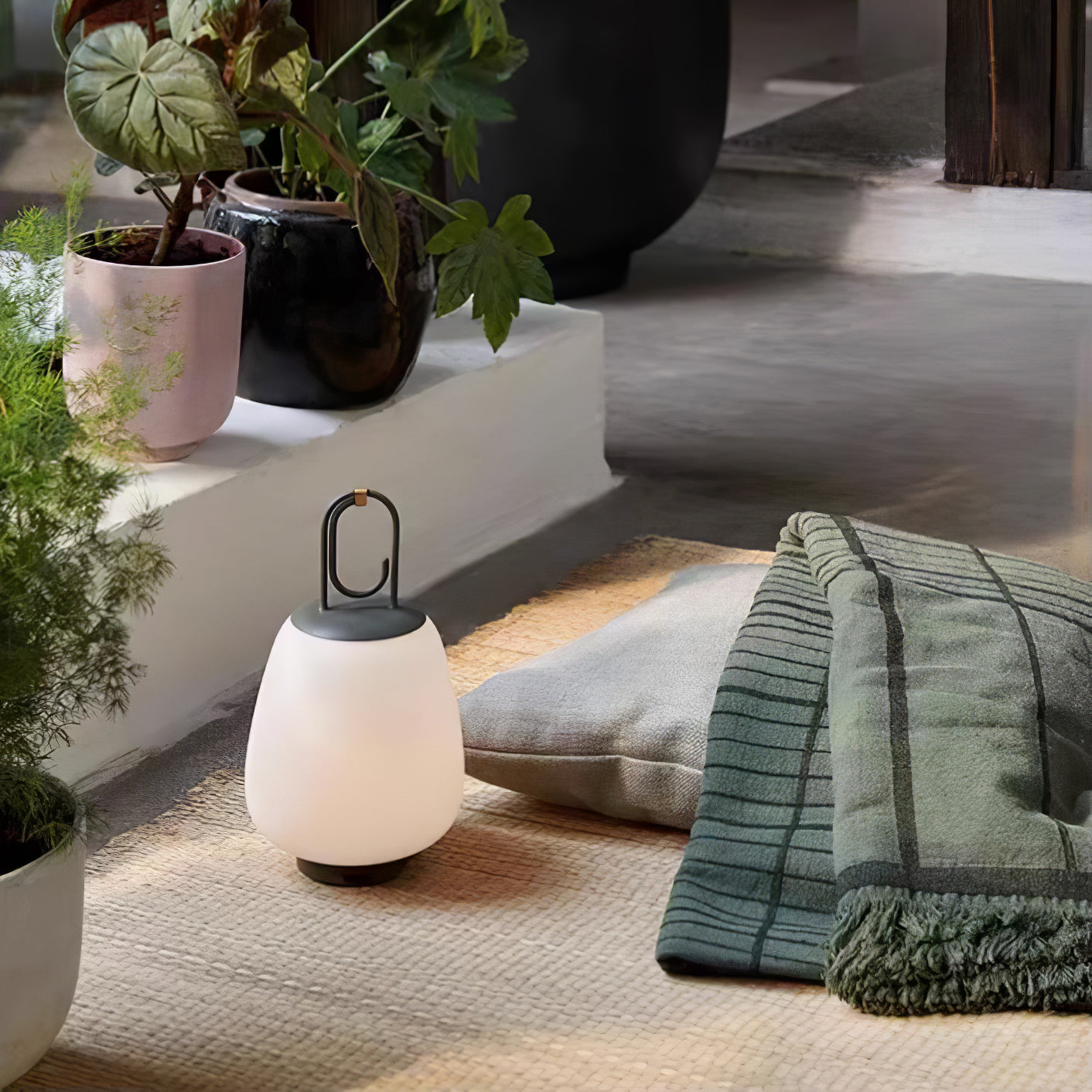 Portable LED Table Lamp with Built-in Battery for Versatile Lighting