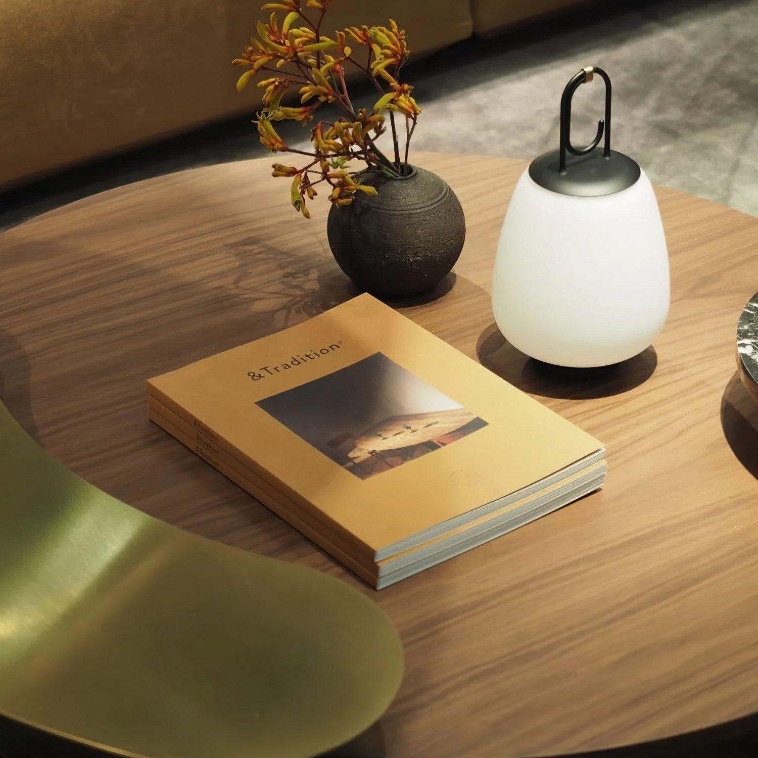 Portable LED Table Lamp with Built-in Battery for Versatile Lighting