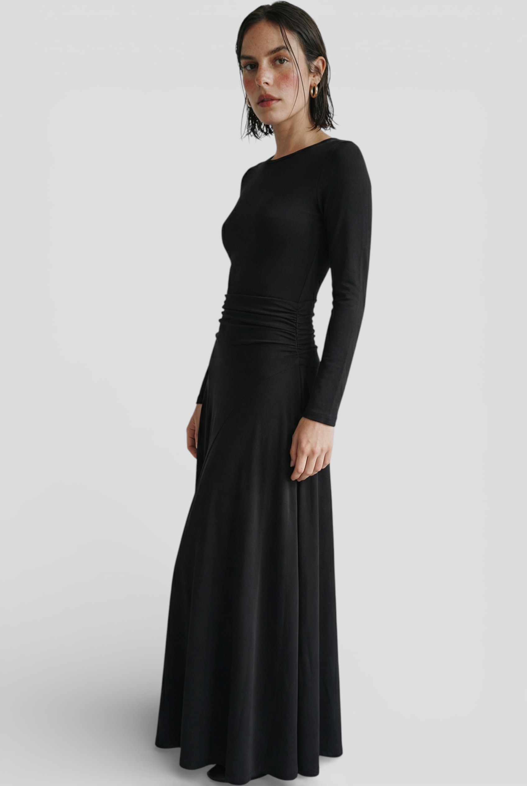 Elegant Black Pleated Boat Neck Maxi Dress for a Modern Look
