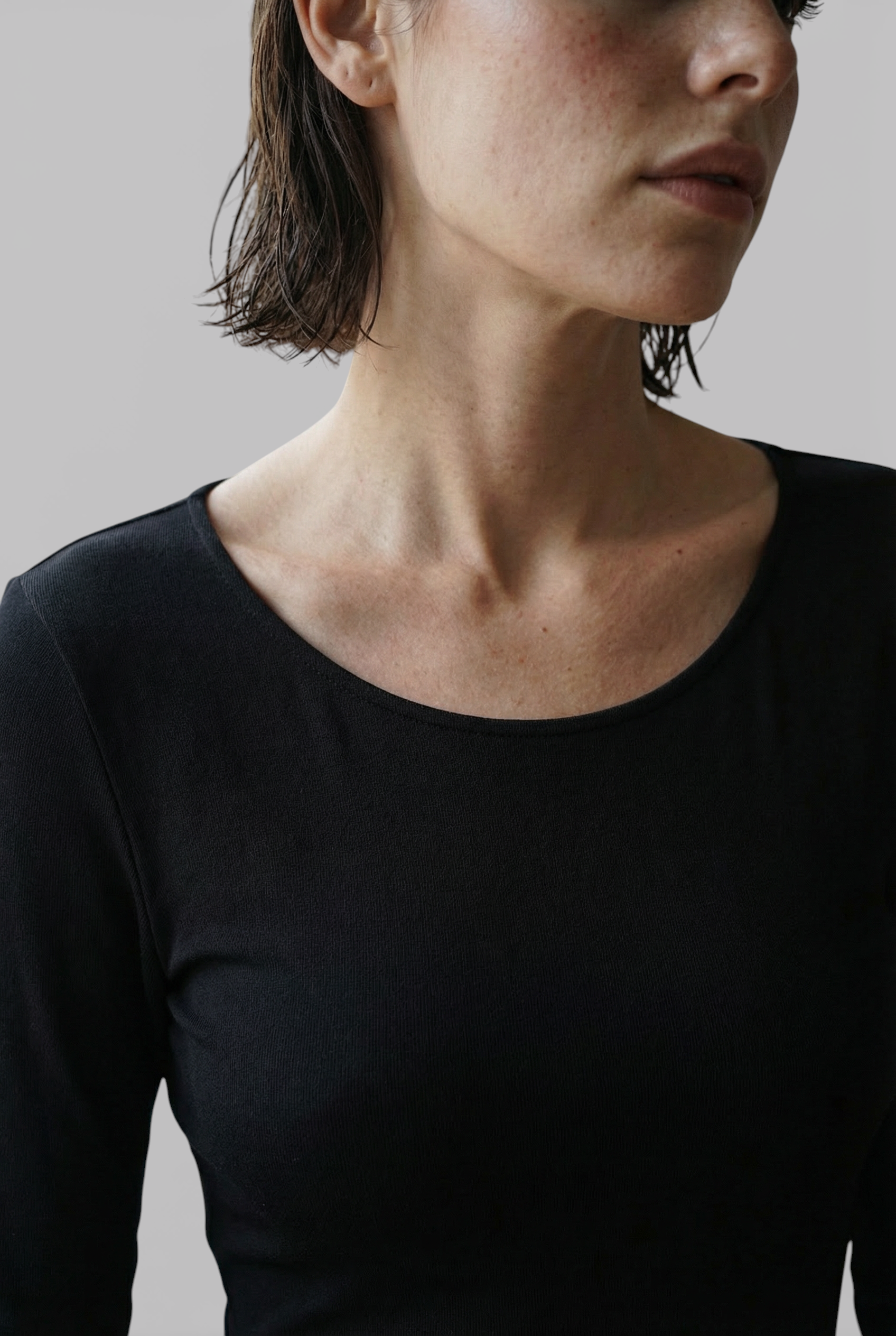 Elegant Black Pleated Boat Neck Maxi Dress for a Modern Look