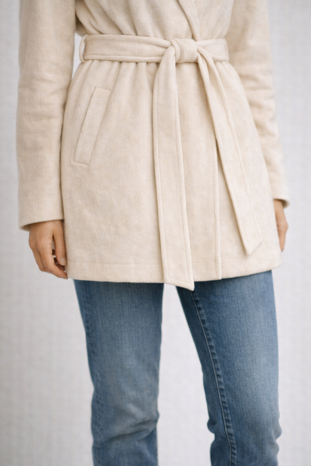 Elegant Brown Coat with Hood for a Stylish Look