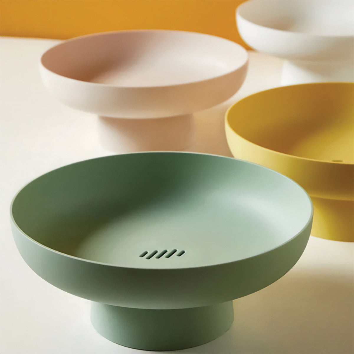 Round fruit container