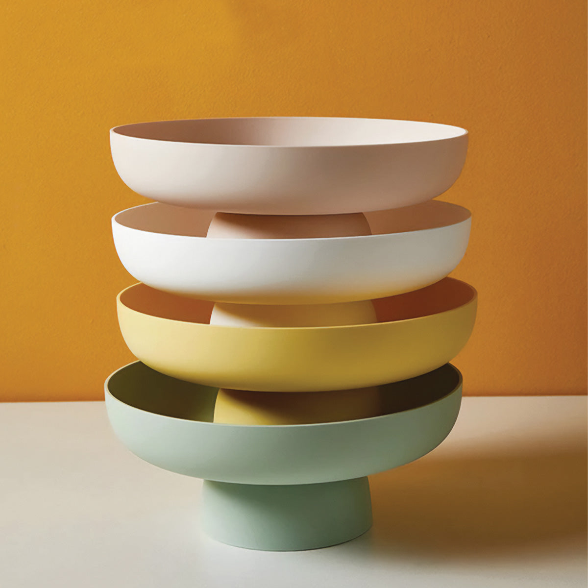 Round fruit container