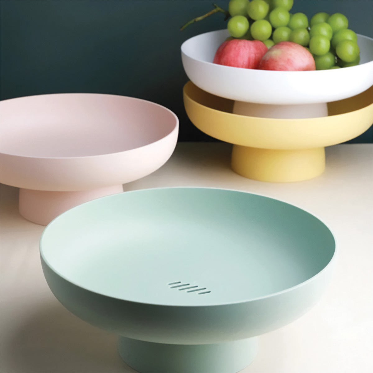 Round fruit container