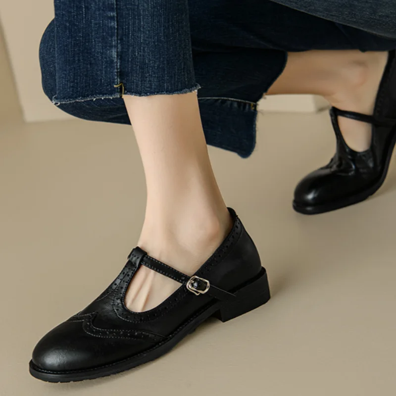 Chic T-Strap Mary Janes with Timeless Elegance