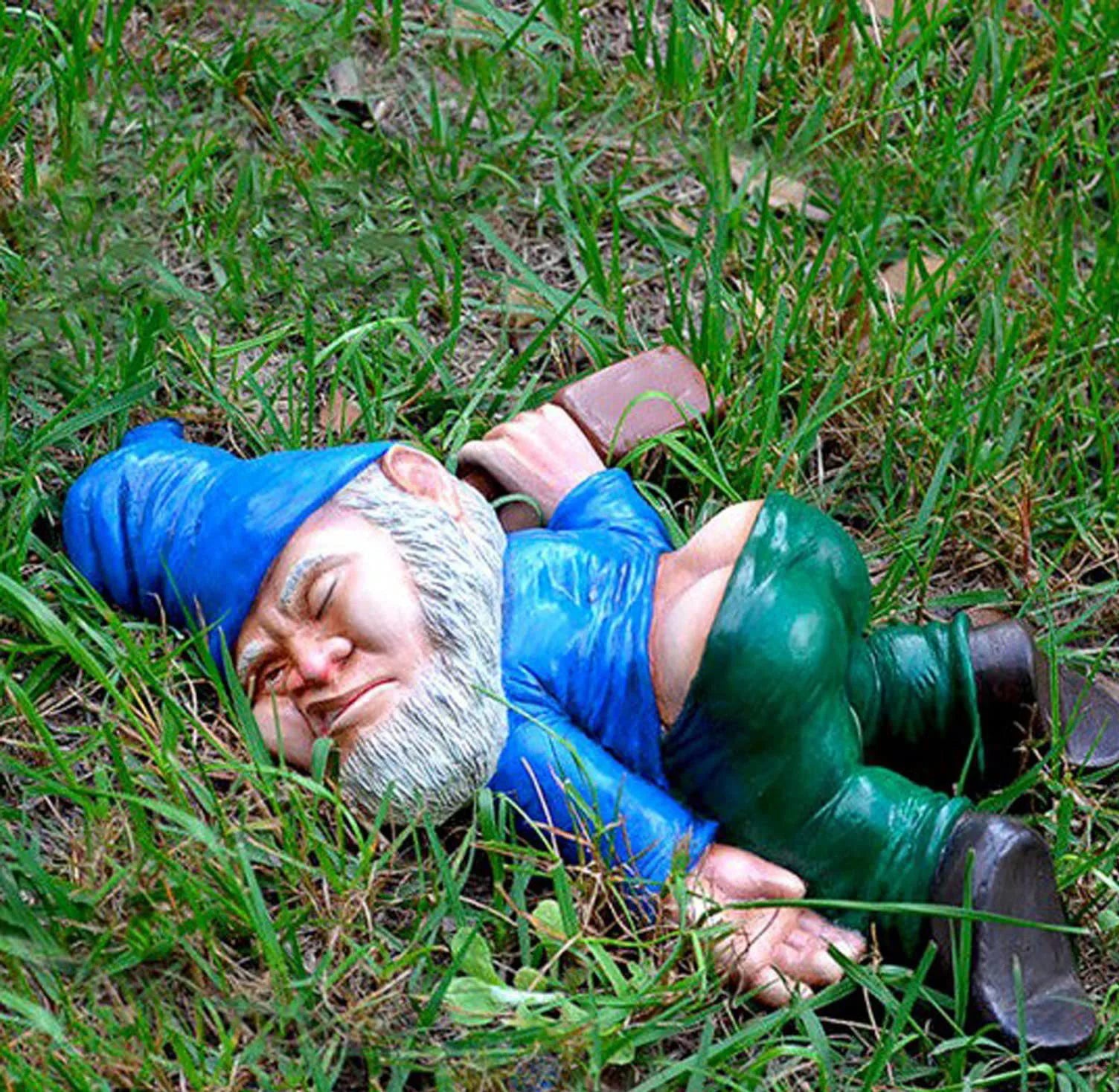 Talaria - Funny Drunk Garden Gnome Made of Weatherproof Resin for Indoor and Outdoor Use, Perfect for Laughter and Decoration