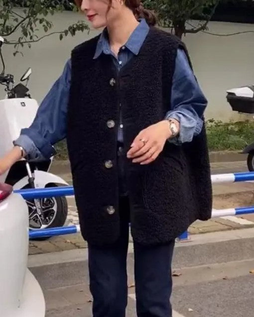 Anne Wollen Vest - Elegant and Luxurious for an Incomparable Style