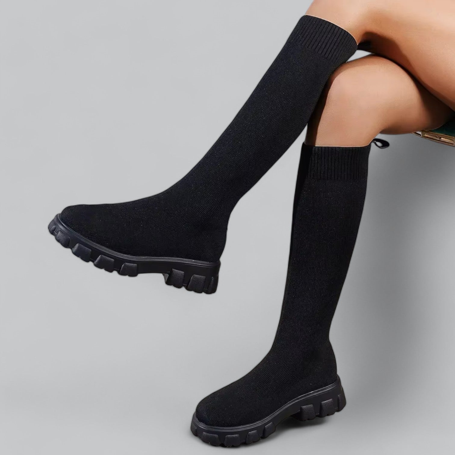 Stylish Women's Knee-High Boots with a Bold Chunky Platform Heel