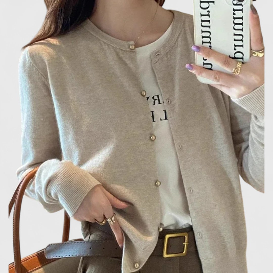 Hesa – Elegant Cardigan for Women