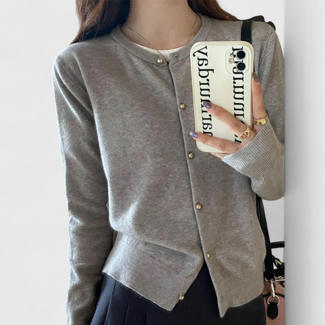 Hesa – Elegant Cardigan for Women