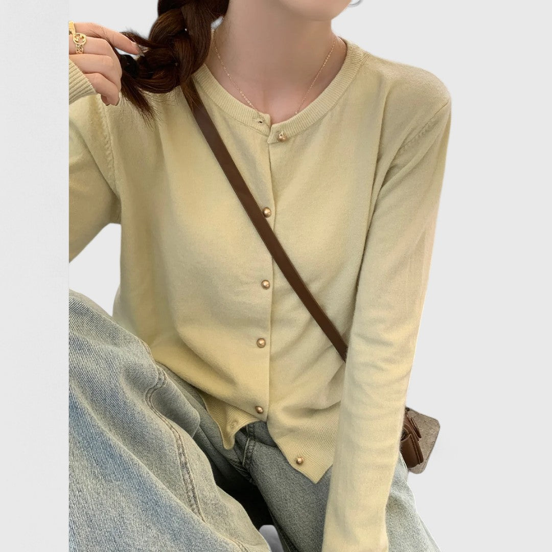 Hesa – Elegant Cardigan for Women