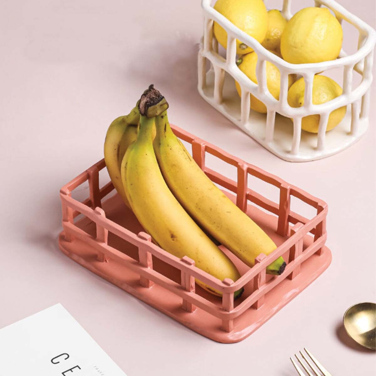 Elegant and Sculpted Resin Fruit Bowl for a Refined Presentation