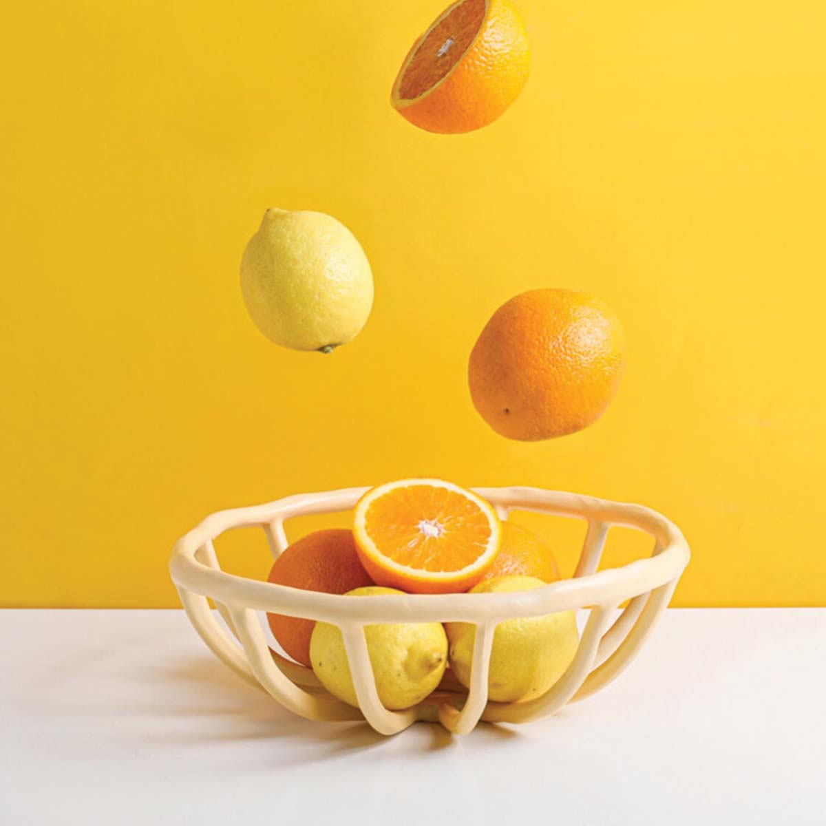Elegant and Sculpted Resin Fruit Bowl for a Refined Presentation