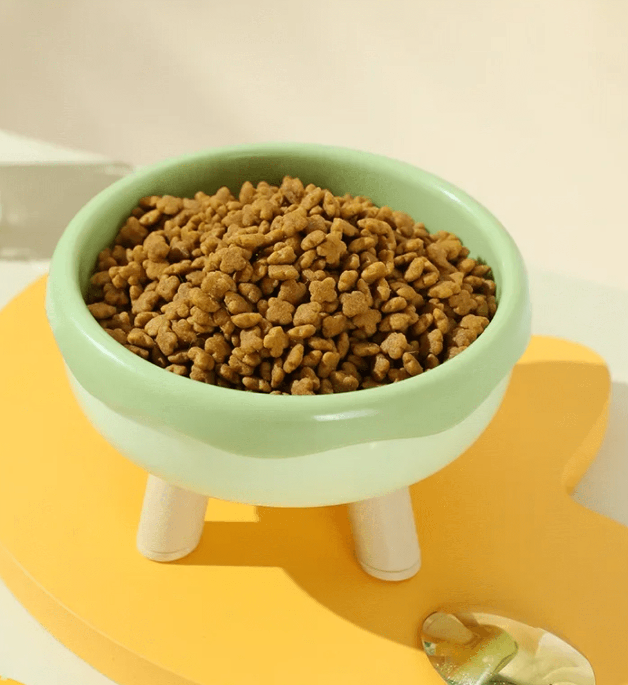 Elegant Round Pet Food Bowl for Stylish and Comfortable Feeding