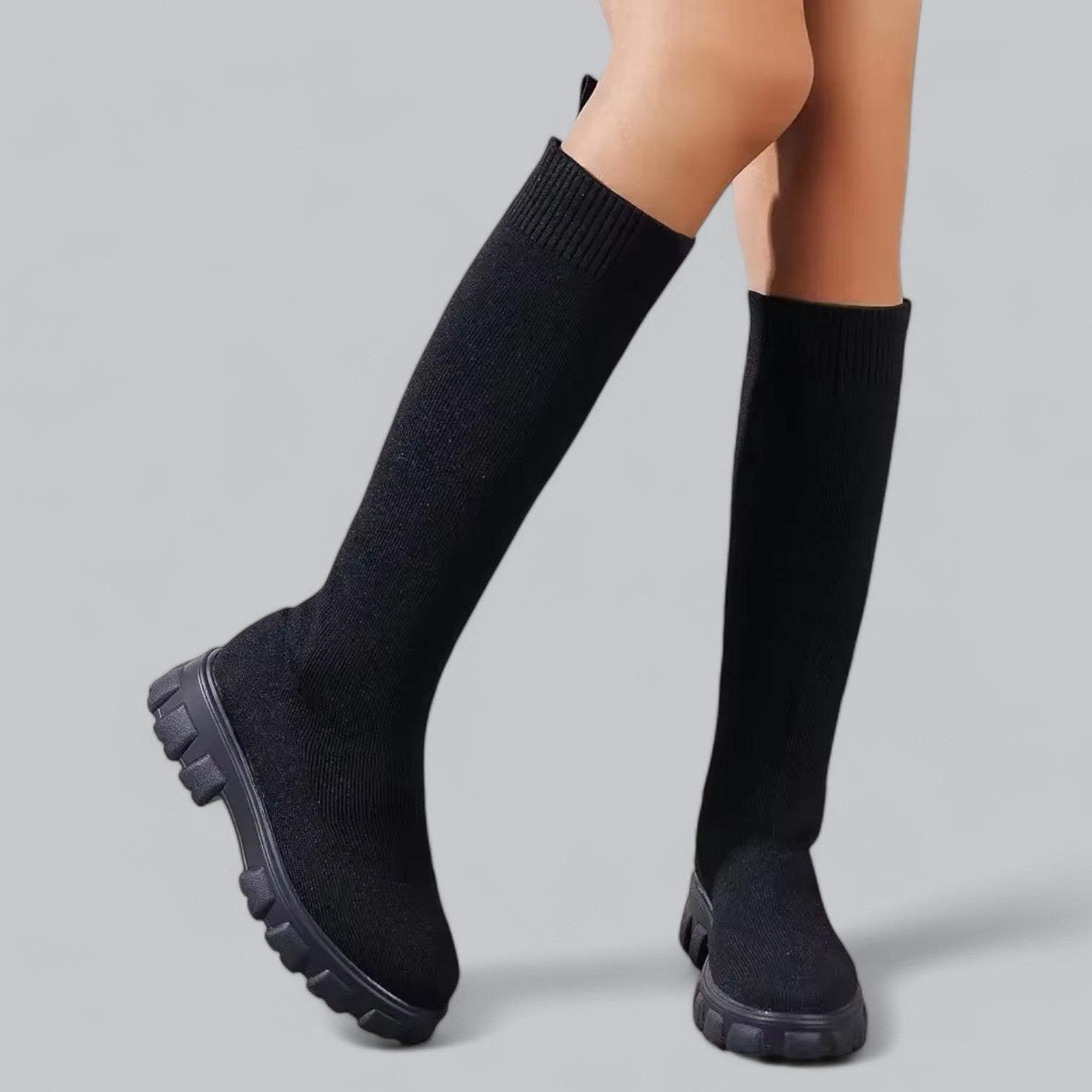 Stylish Women's Knee-High Boots with a Bold Chunky Platform Heel