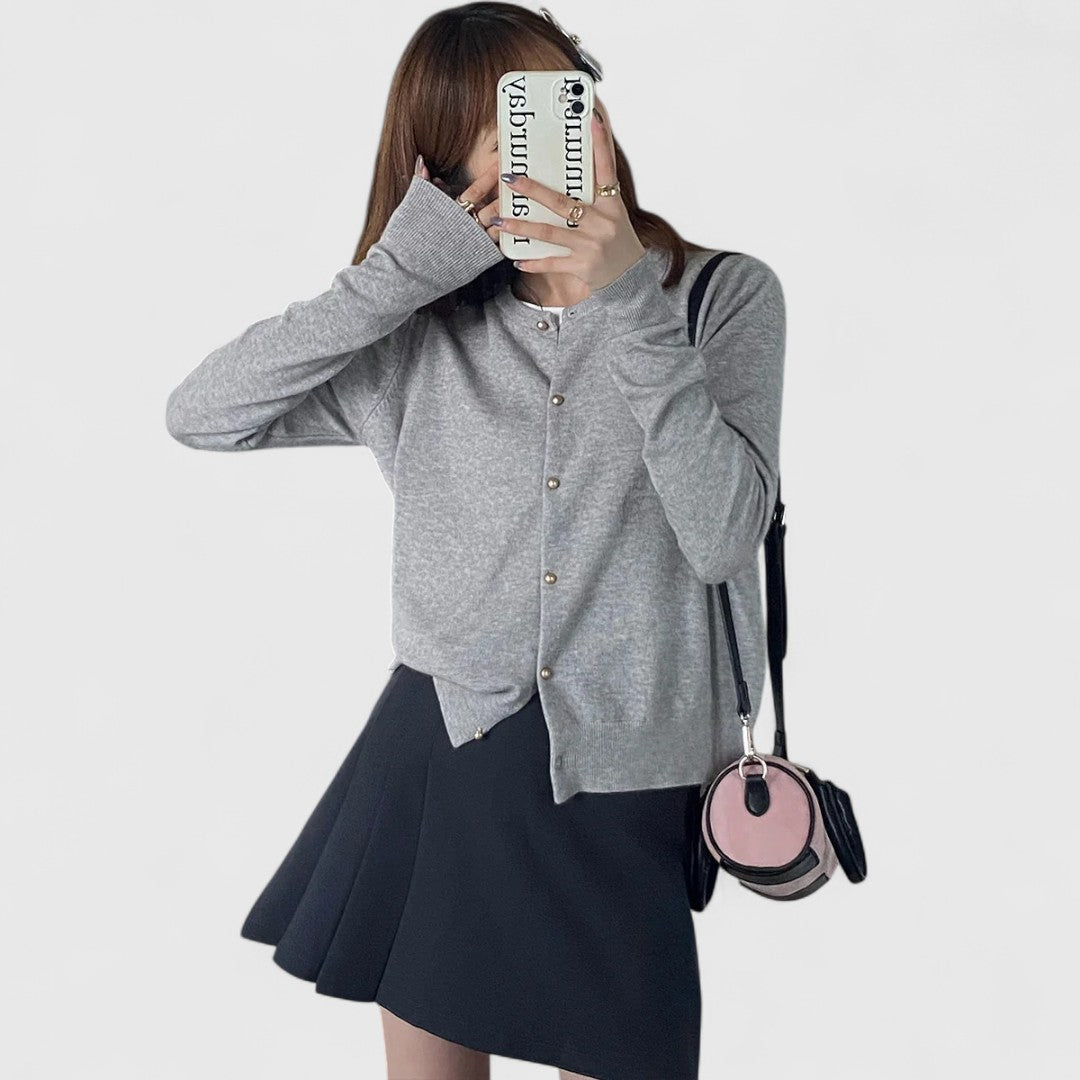 Hesa – Elegant Cardigan for Women