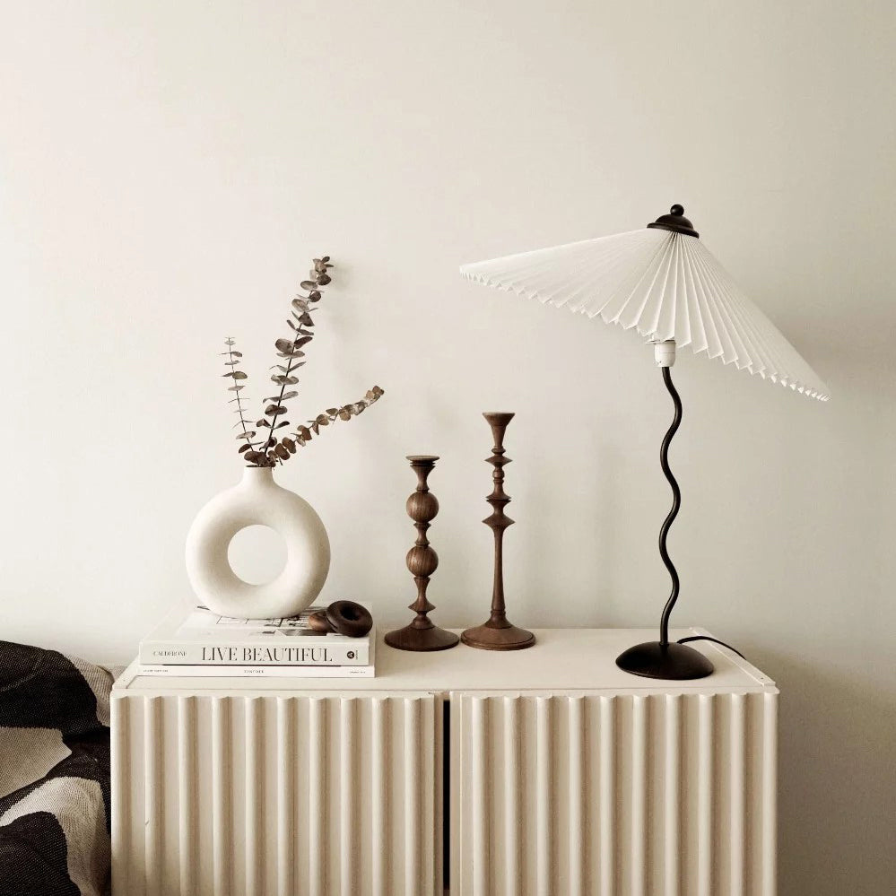 Stylish Squiggle Table Lamp for Modern Atmosphere