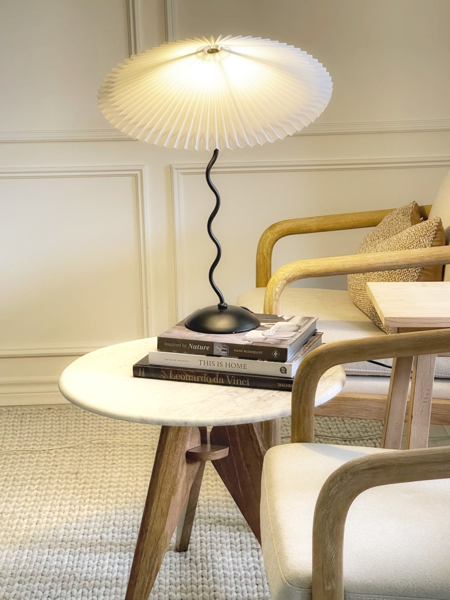 Stylish Squiggle Table Lamp for Modern Atmosphere