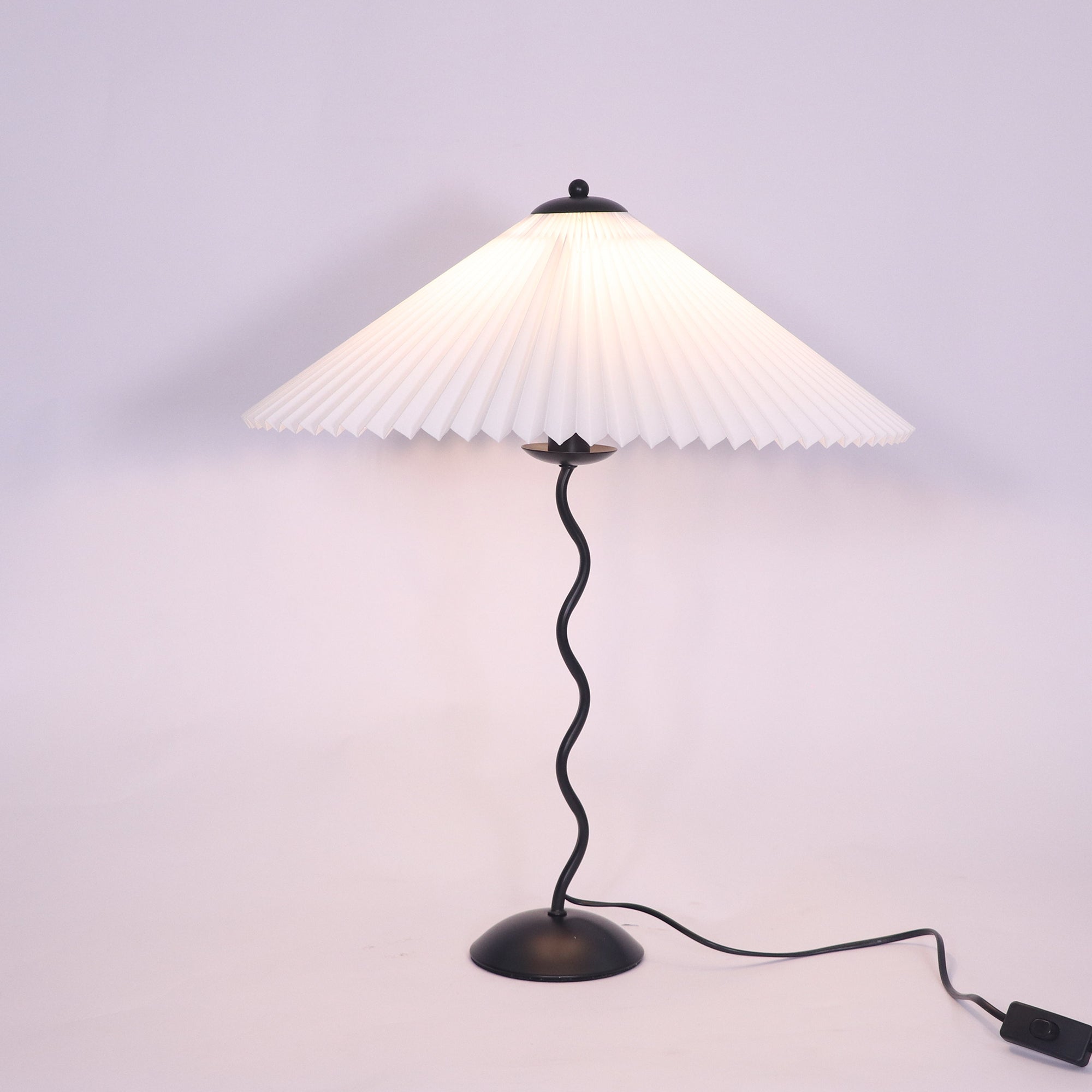 Stylish Squiggle Table Lamp for Modern Atmosphere