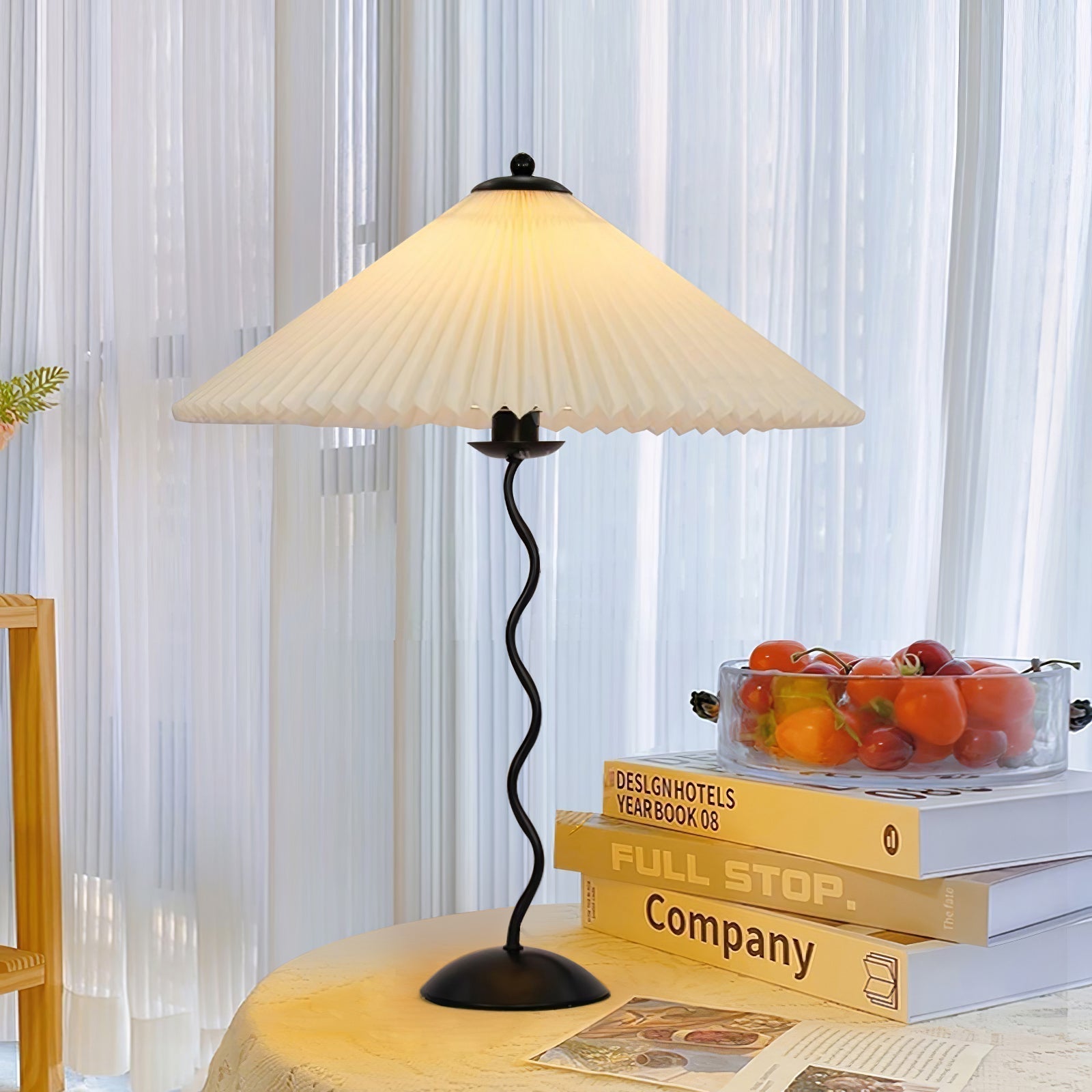 Stylish Squiggle Table Lamp for Modern Atmosphere