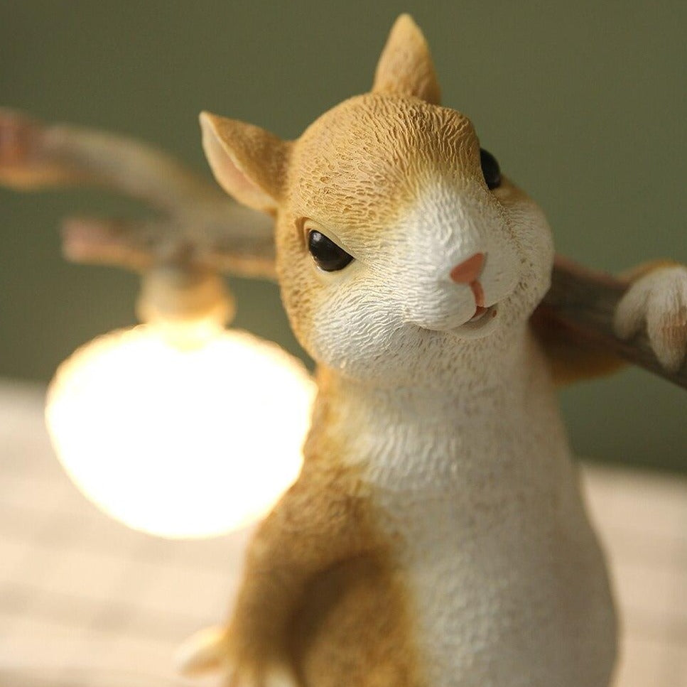 Charming Squirrel Table Lamp for Cozy Lighting