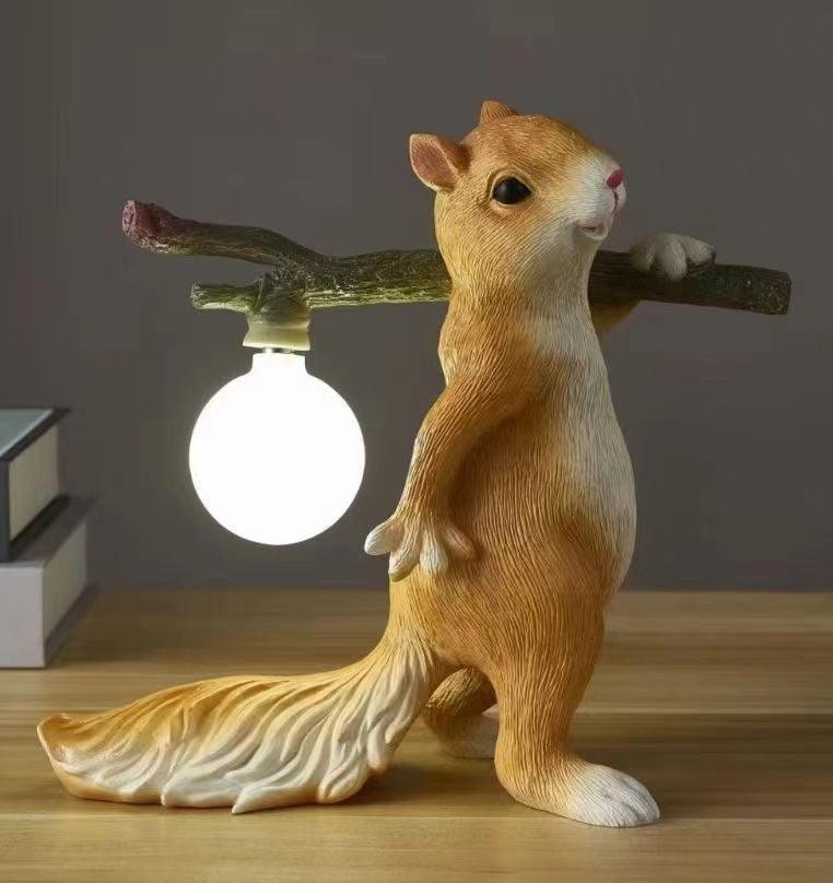 Charming Squirrel Table Lamp for Cozy Lighting