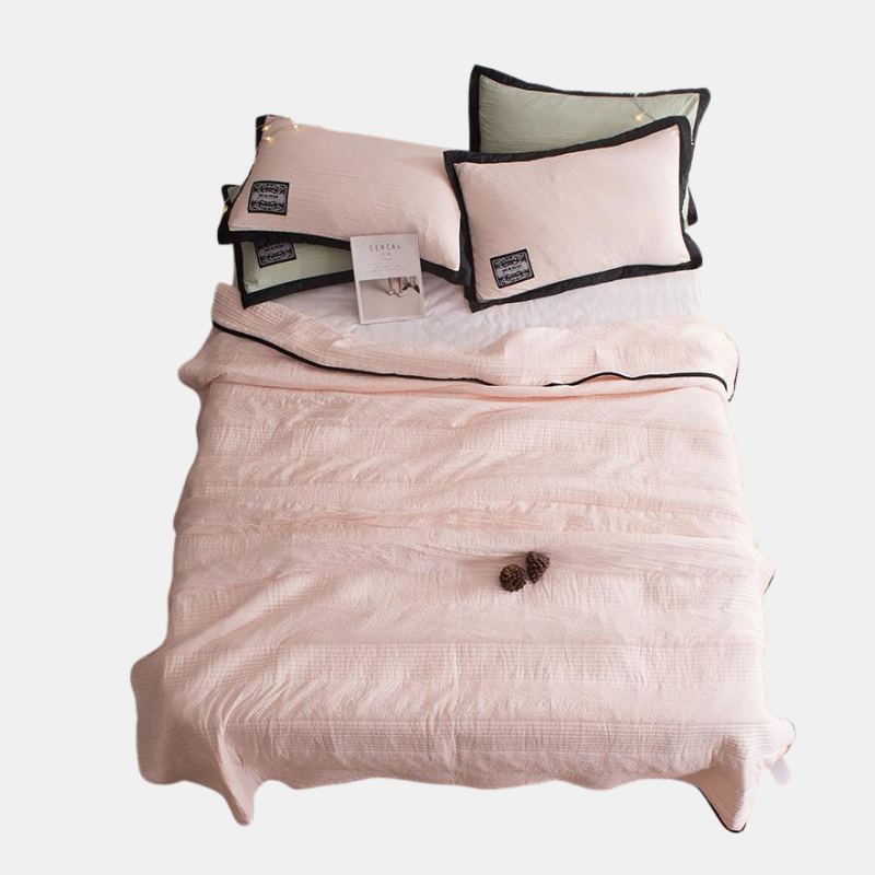 Cool and Comfortable CoolBreeze Summer Duvet - Lightweight Cotton and Bamboo Fiber for Perfect Cool Nights