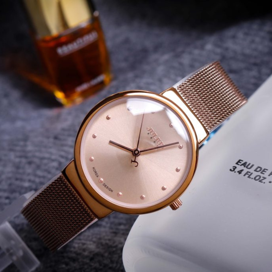 Ultra-thin quartz watch with elegant mesh bracelet