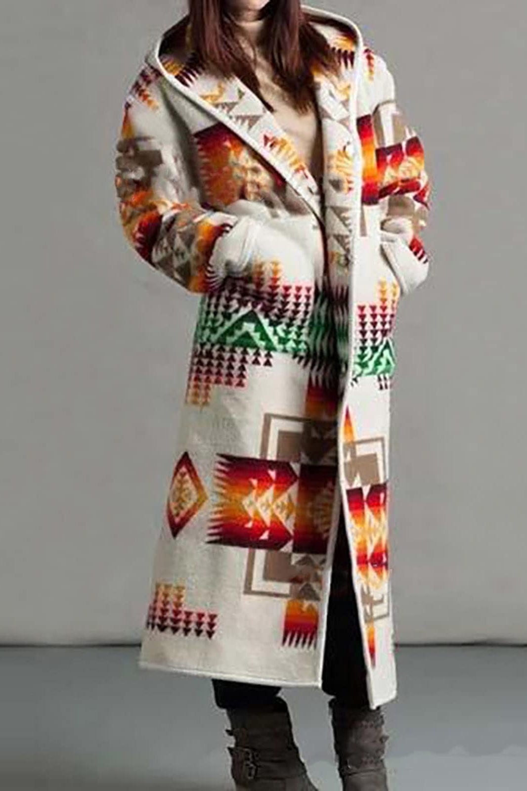 Long printed coat with pocket for a stylish and practical look