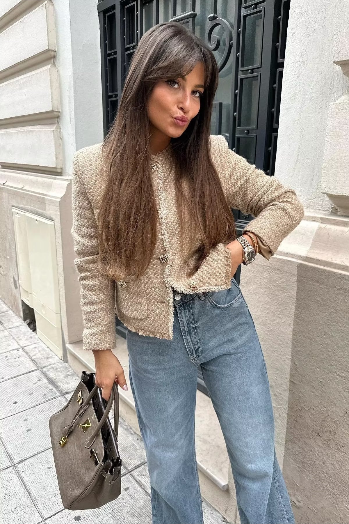 Short tweed jacket with single-buttonhole for an elegant and classic look