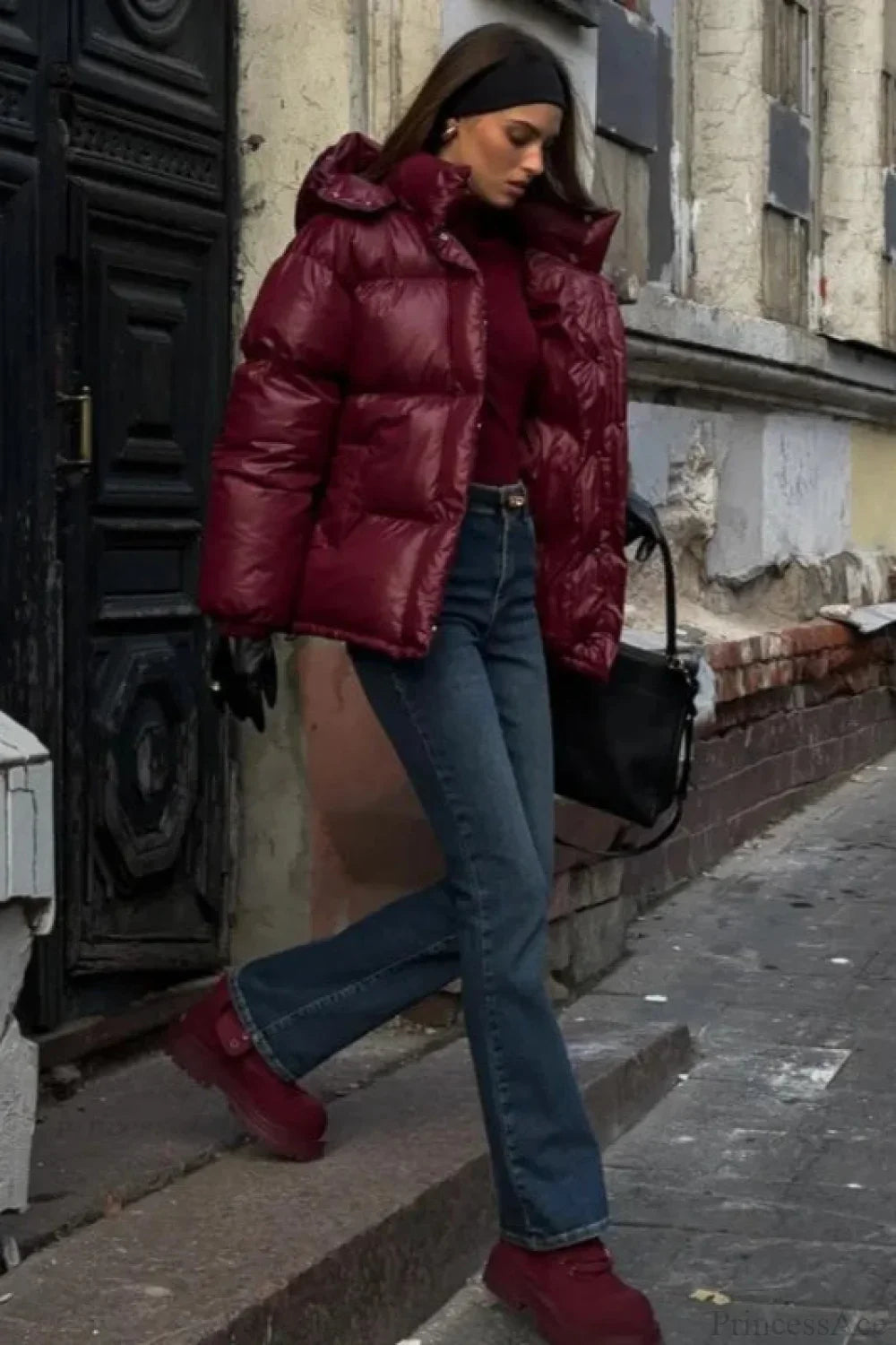 Fashionable burgundy quilted coat with a stand-up collar, single-breasted closure, and zipper