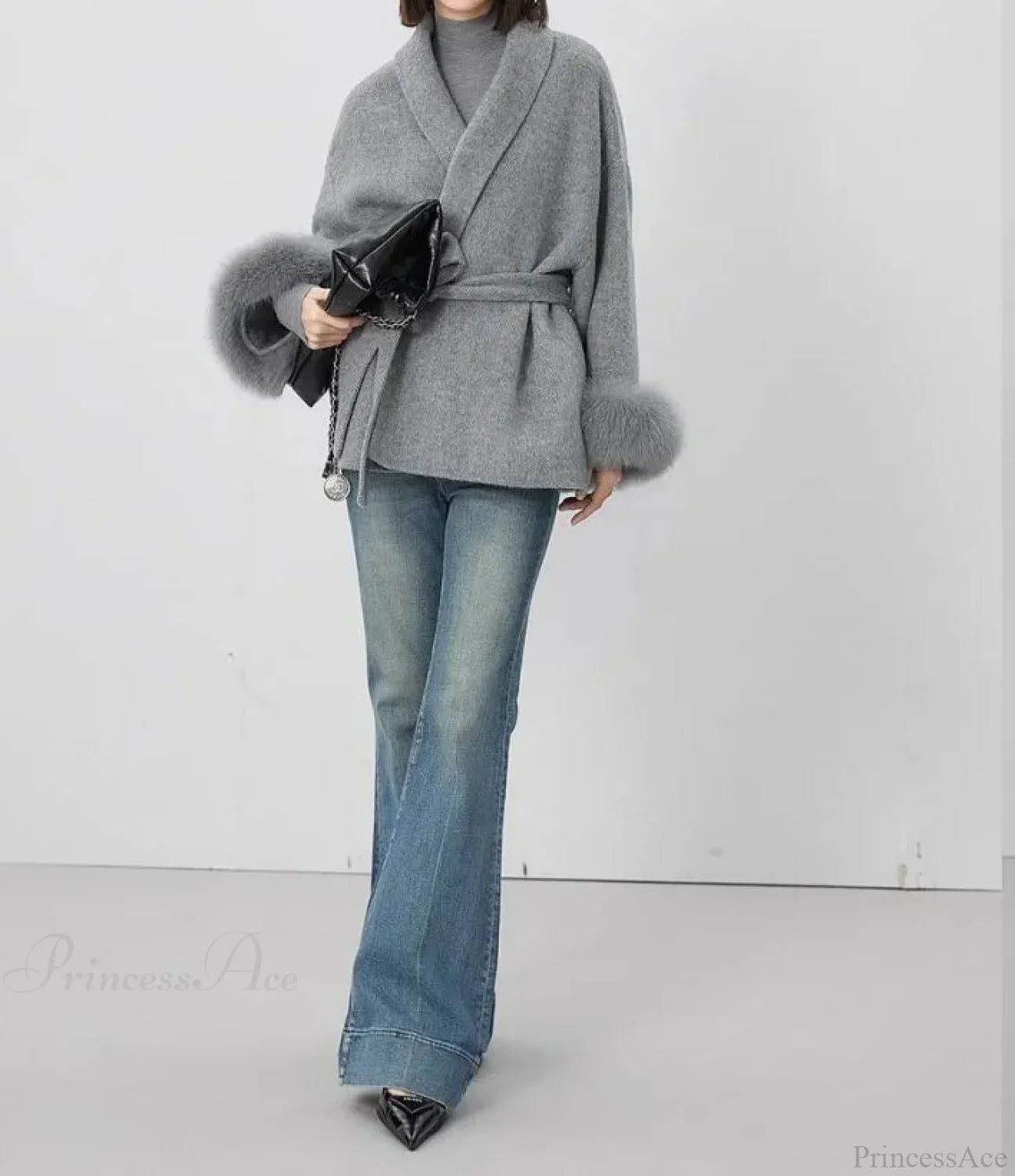 Elegant Cashmere Coat with Luxurious Fox Fur Cuffs Overcoat