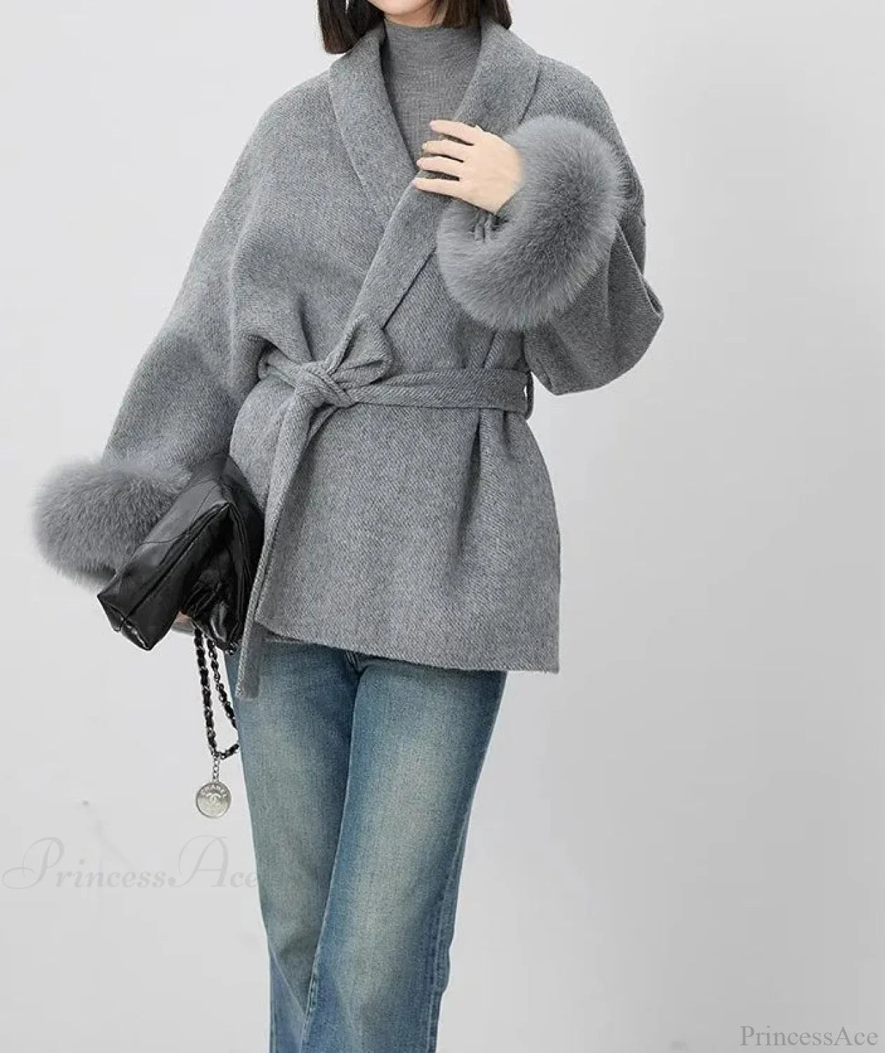 Elegant Cashmere Coat with Luxurious Fox Fur Cuffs Overcoat