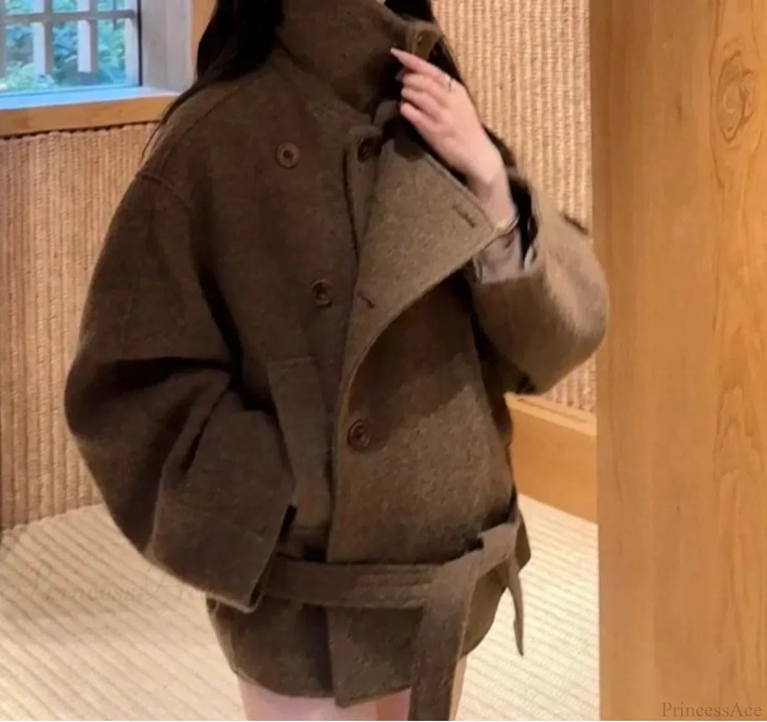 Casual wool overcoat with laces and a straight collar for a stylish and comfortable look