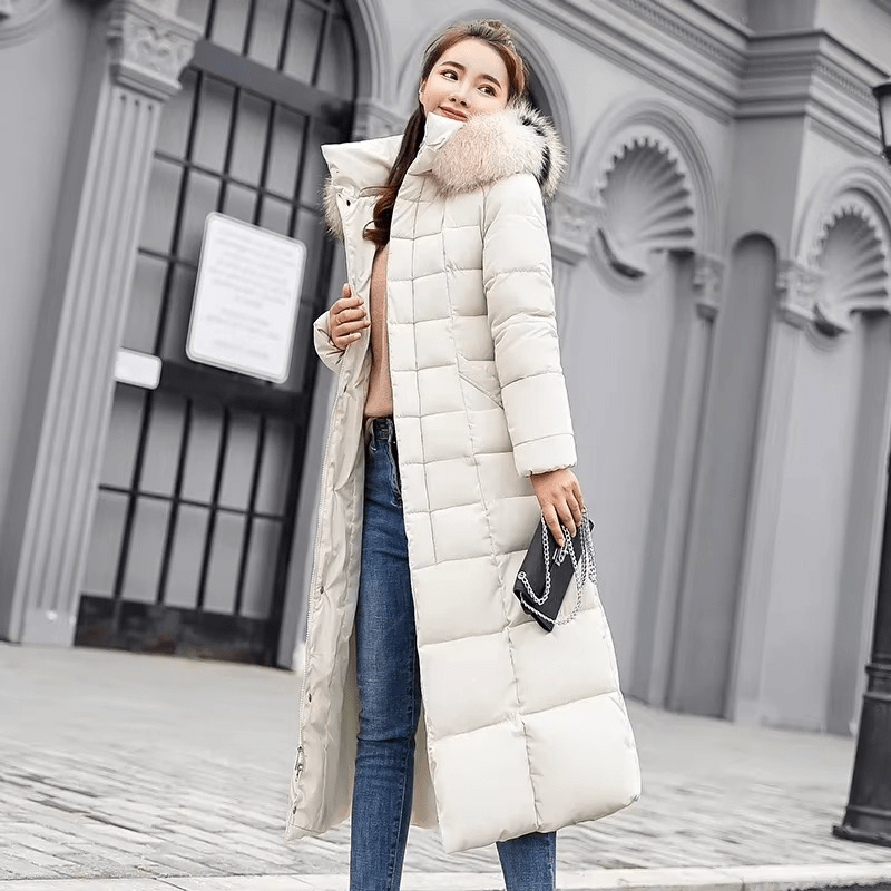Cornelia - Elegant Down Jacket with Luxurious Fur Hood for Style-Conscious Women