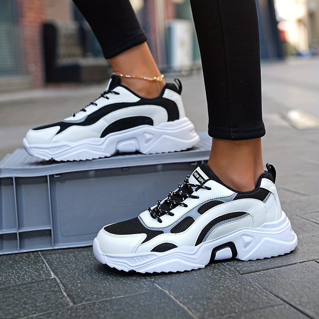 Thalia – Trendy platform sneakers with chunky design