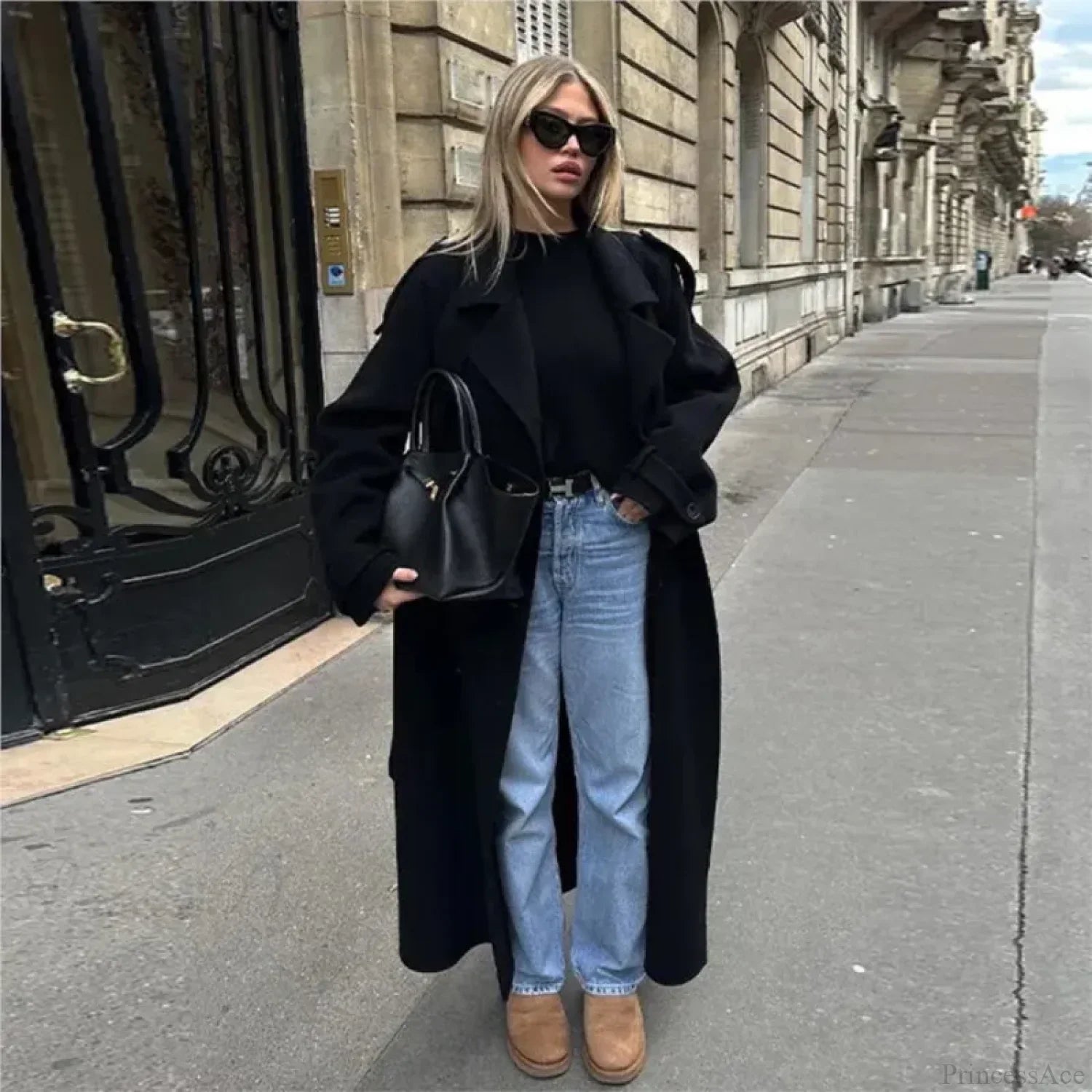 Oversized double-breasted robe with belt for a sophisticated and trendy look