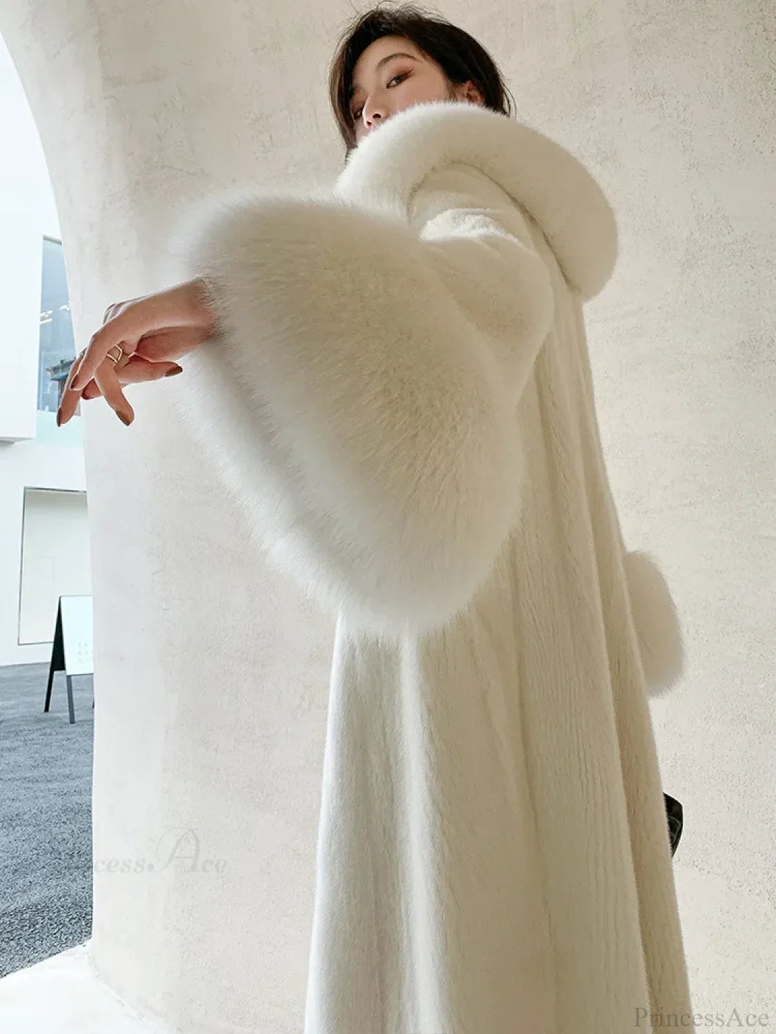 Oversized Warm Coat for an Elegantly Comfortable Look