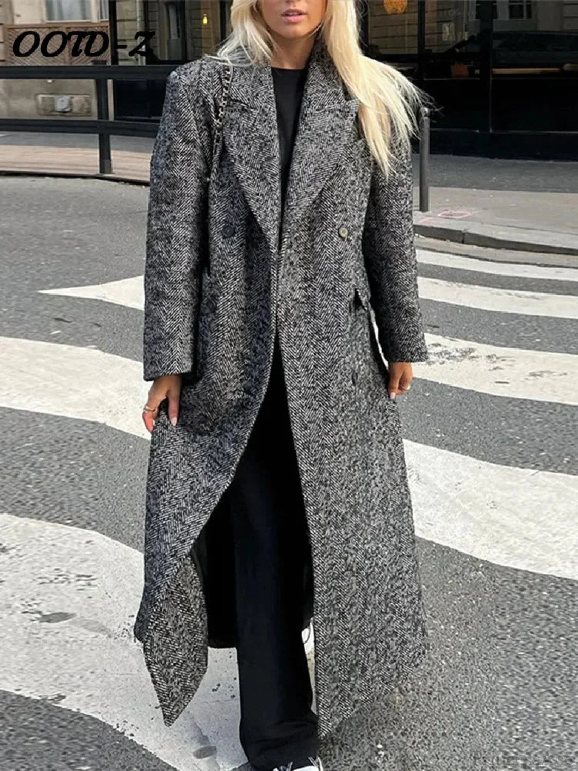 Oversized coat with laces and stylish patchwork