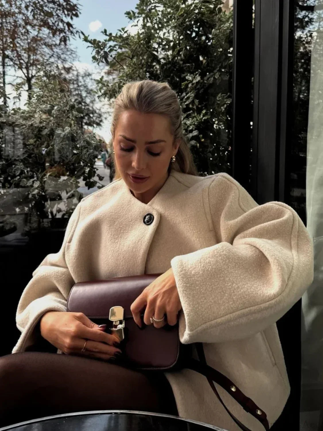 Casual Lamb Wool Overcoat with Elegant Lapel and Full Sleeve Design