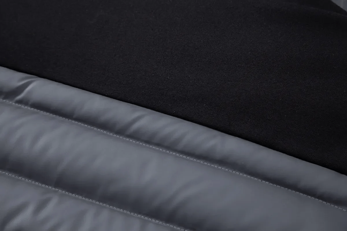 Luca – Stylish hooded jacket with zipper and fashionable quilted front