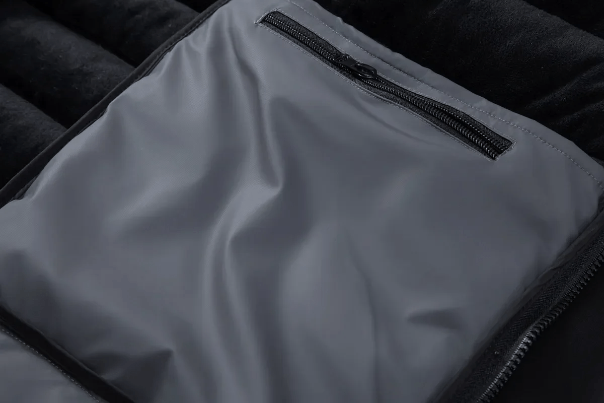 Luca – Stylish hooded jacket with zipper and fashionable quilted front