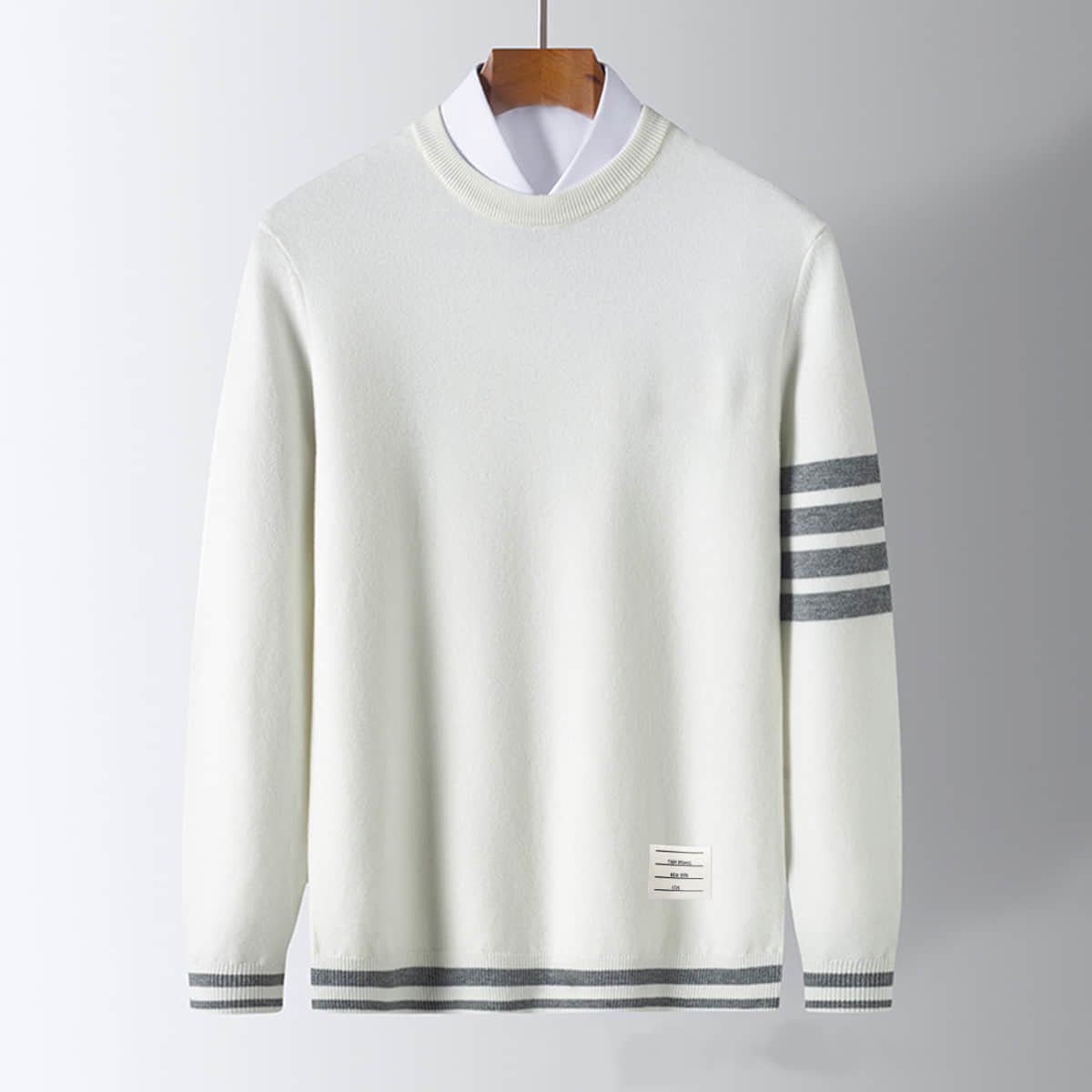 Nils – Elegant Knitted Sweater with Stylish Stripe Details