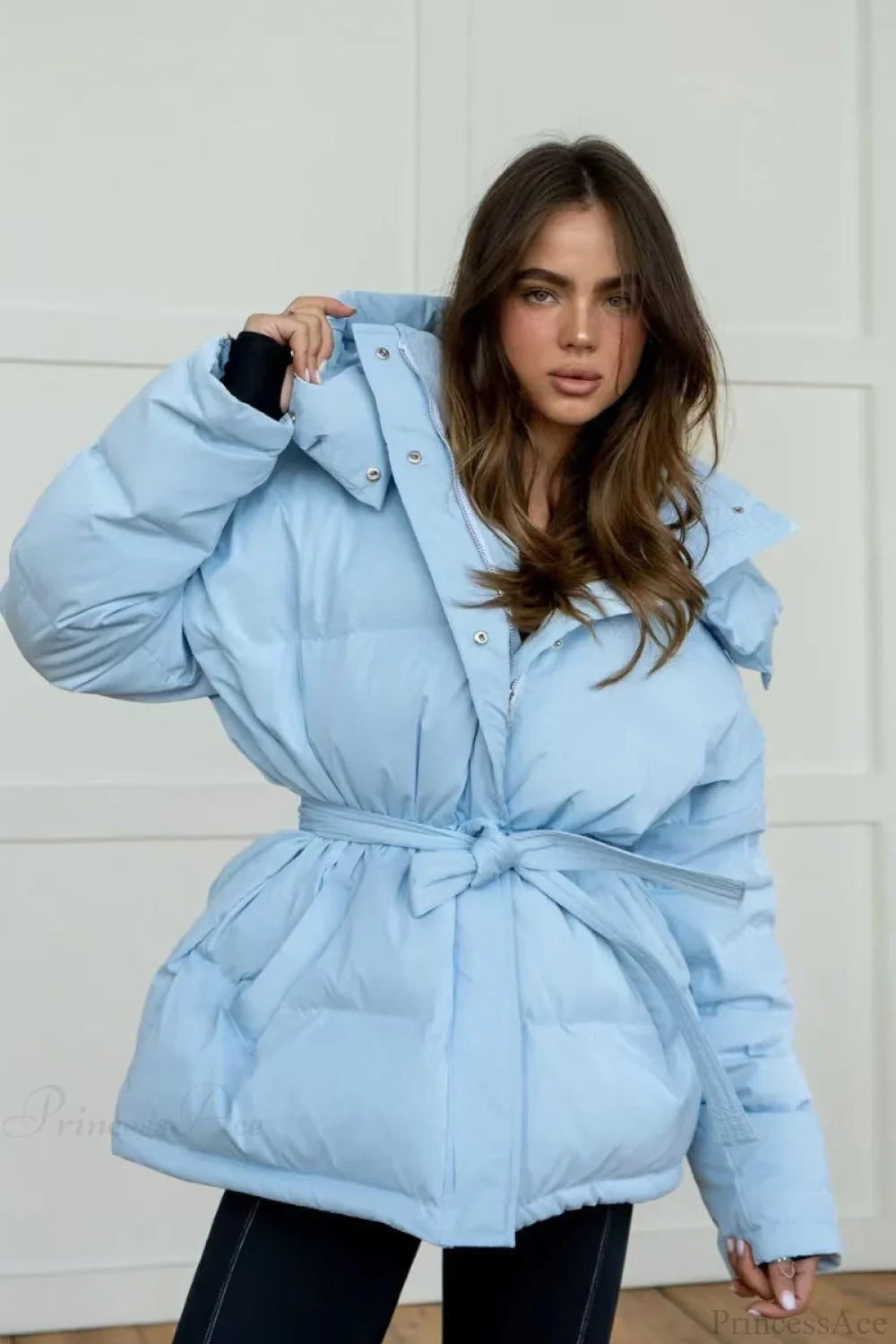 Solid Color Puffer Jacket with Hood and Zipper Closure for Maximum Comfort