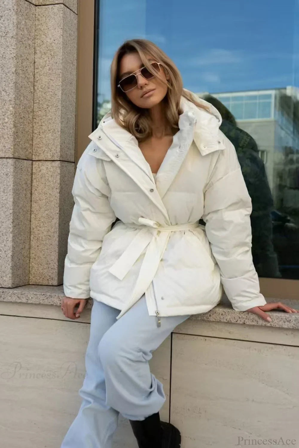 Solid Color Puffer Jacket with Hood and Zipper Closure for Maximum Comfort