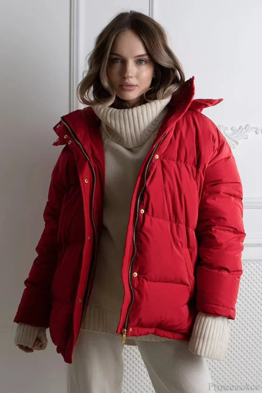 Solid Color Puffer Jacket with Hood and Zipper Closure for Maximum Comfort