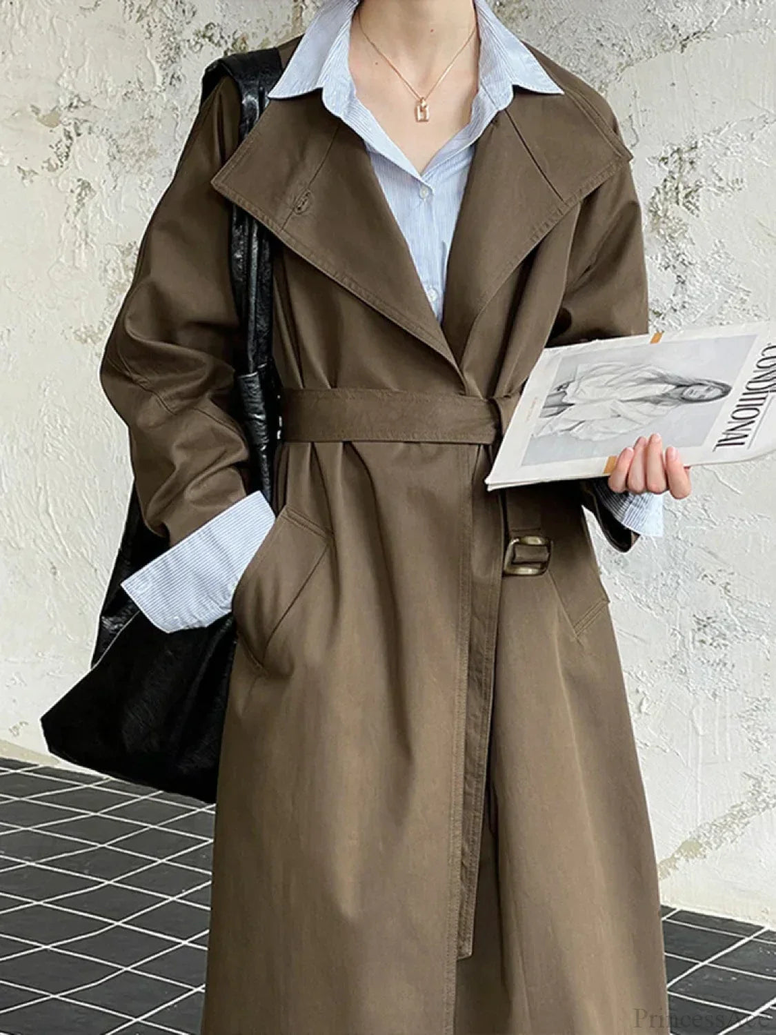 Oversized Trench Coat with Bold Lapel for a Stylish Look