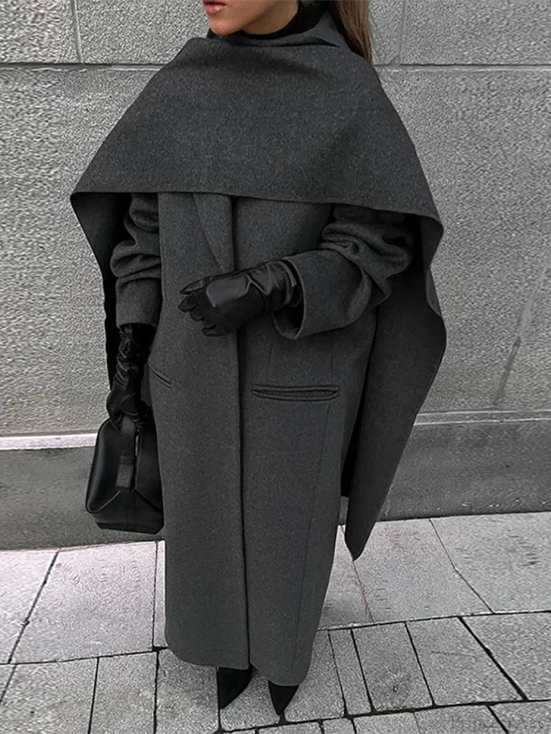 Double-breasted coat with a turned-down collar for a classic and elegant style