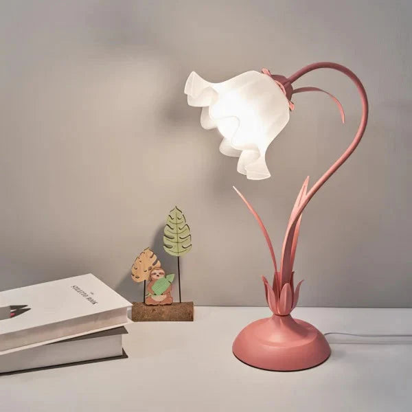 Elegant vintage table lamp with adjustable floral design