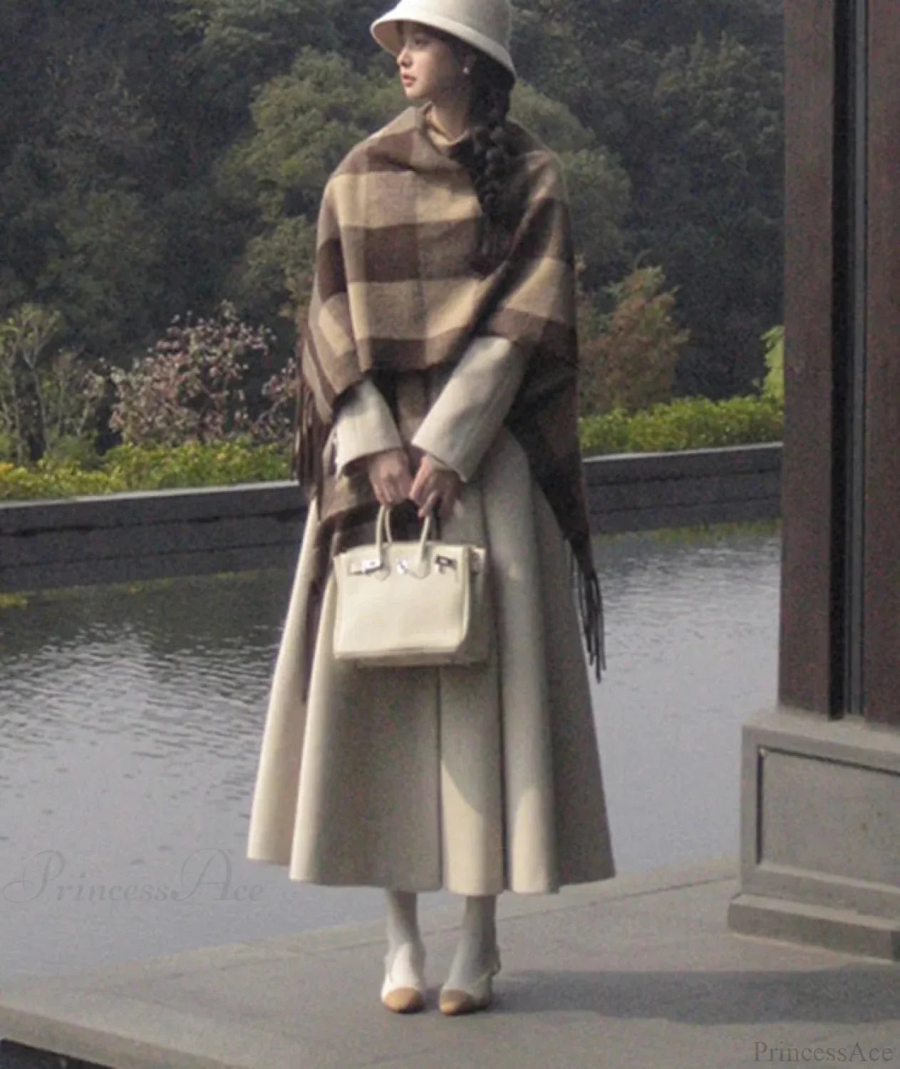 Luxurious long wool-blend coat for a chic and sophisticated style